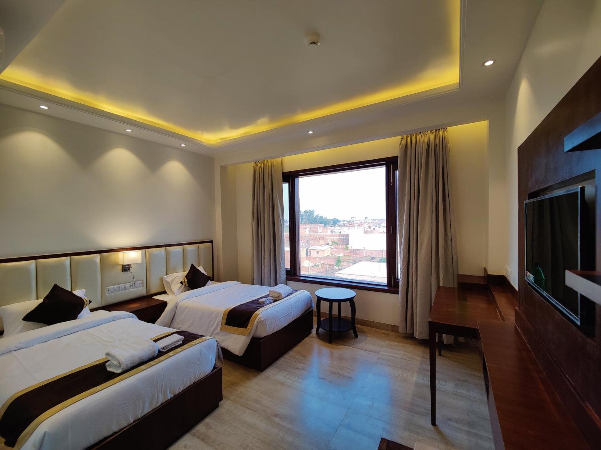 Mds Royal Resort Tulsipur Exterior foto